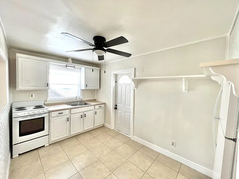 451 Skinner Blvd — Photo 6