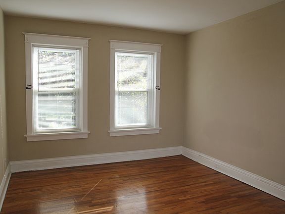 3rd image of 727 Leland Ave #3