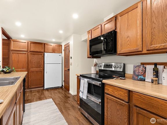 4th image of 16137 120th Avenue SE