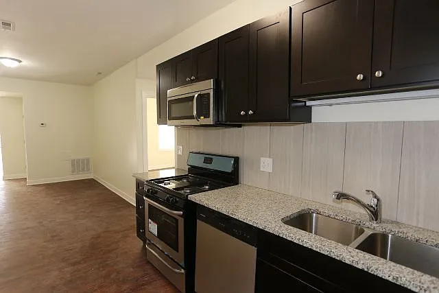 2944 W Montrose Ave #3 — Photo 4