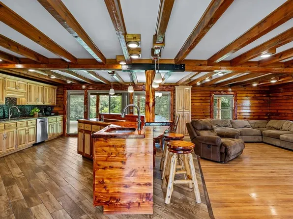94 Oxford Rd, Holladay, TN 38341