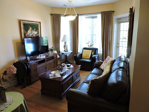 3rd image of 4020 N Albany Ave #A-2