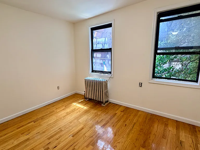213 1/2 W 16th St #3 — Photo 5