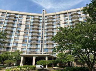 20 N Tower Rd, Oak Brook, IL 60523