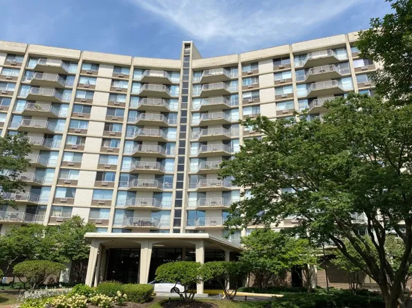 20 N Tower Rd, Oak Brook, IL 60523