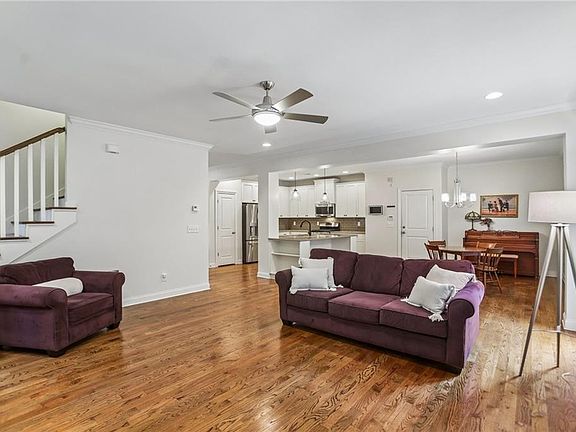 3rd image of 555 Glenaire Walk SE #0