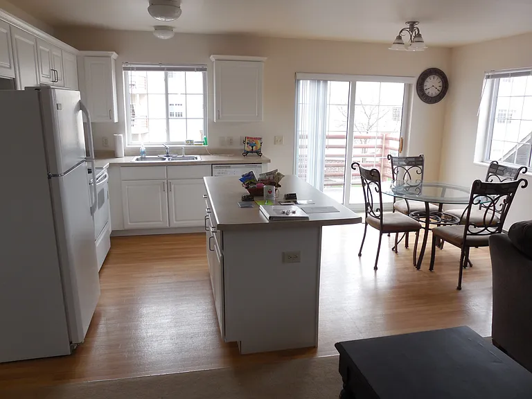 Autumn Ridge Apartment — Photo 14