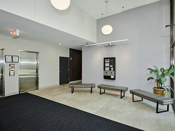 5th image of 2740 N Pine Grove Ave APT 6A