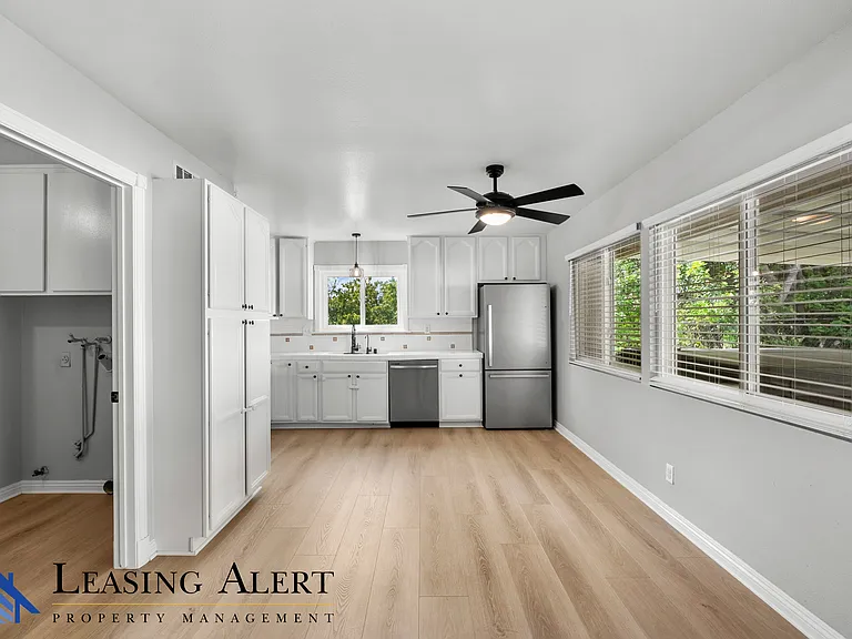 28031 Meadowcreek Rd — Photo 4