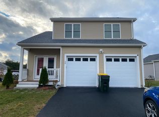 24 Candlelight Ln, Bellingham, MA 02019