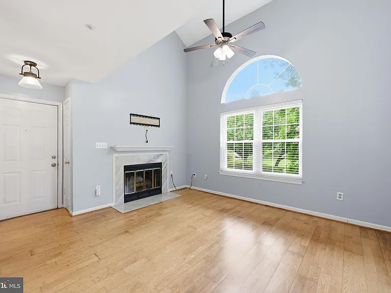 933 Hillside Lake Ter #110 — Photo 7