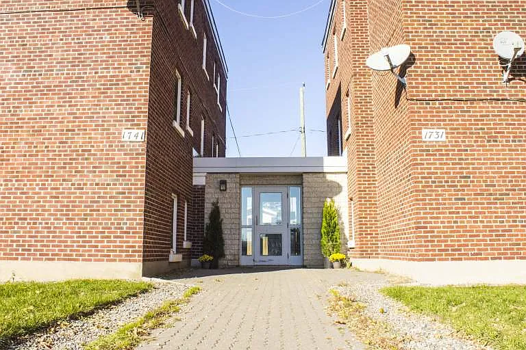 1731 Moodie St E #BACHELOR — Photo 16