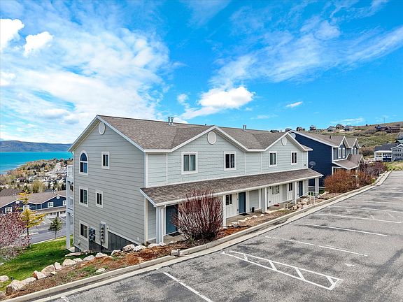 2nd image of 890 N Newberg Pl #3