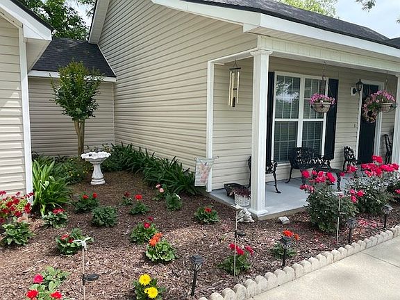 3rd image of 221 Pecan St