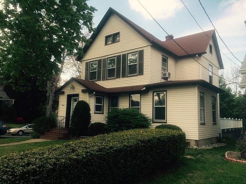 Front : Well maintained with vinyl siding and red brick trim