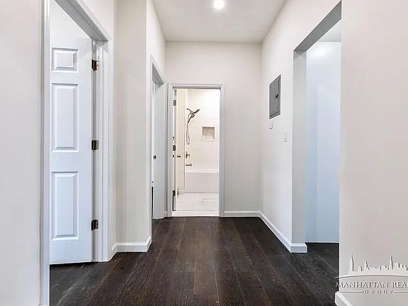 3rd image of 108-19 Ditmars Blvd #1