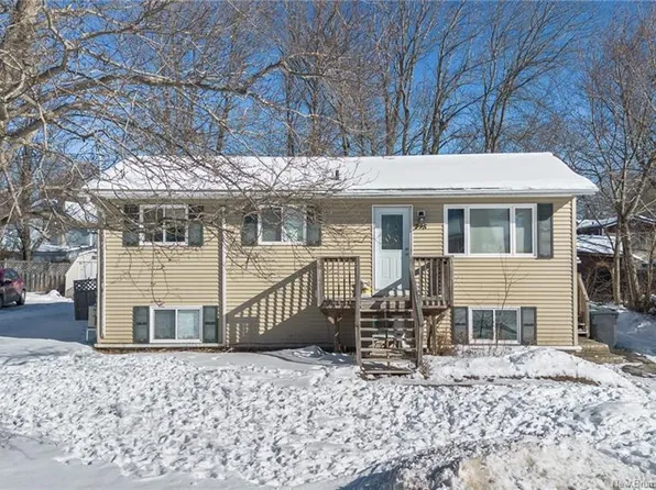 795 Irvine St, Fredericton, NB E3A 3E6