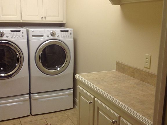 Nice size laundry w/ folding