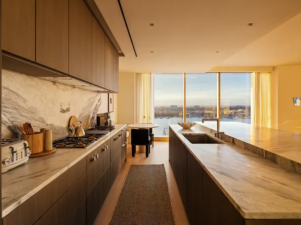 500 West 18th Street image 3 of 21