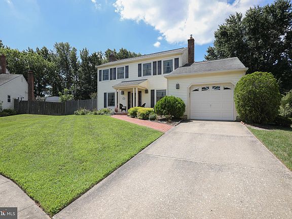 3rd image of 1 Roslyn Ct