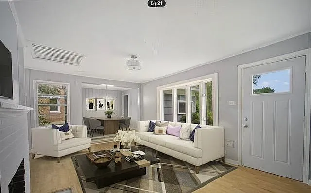 372 Oswego St photo 1