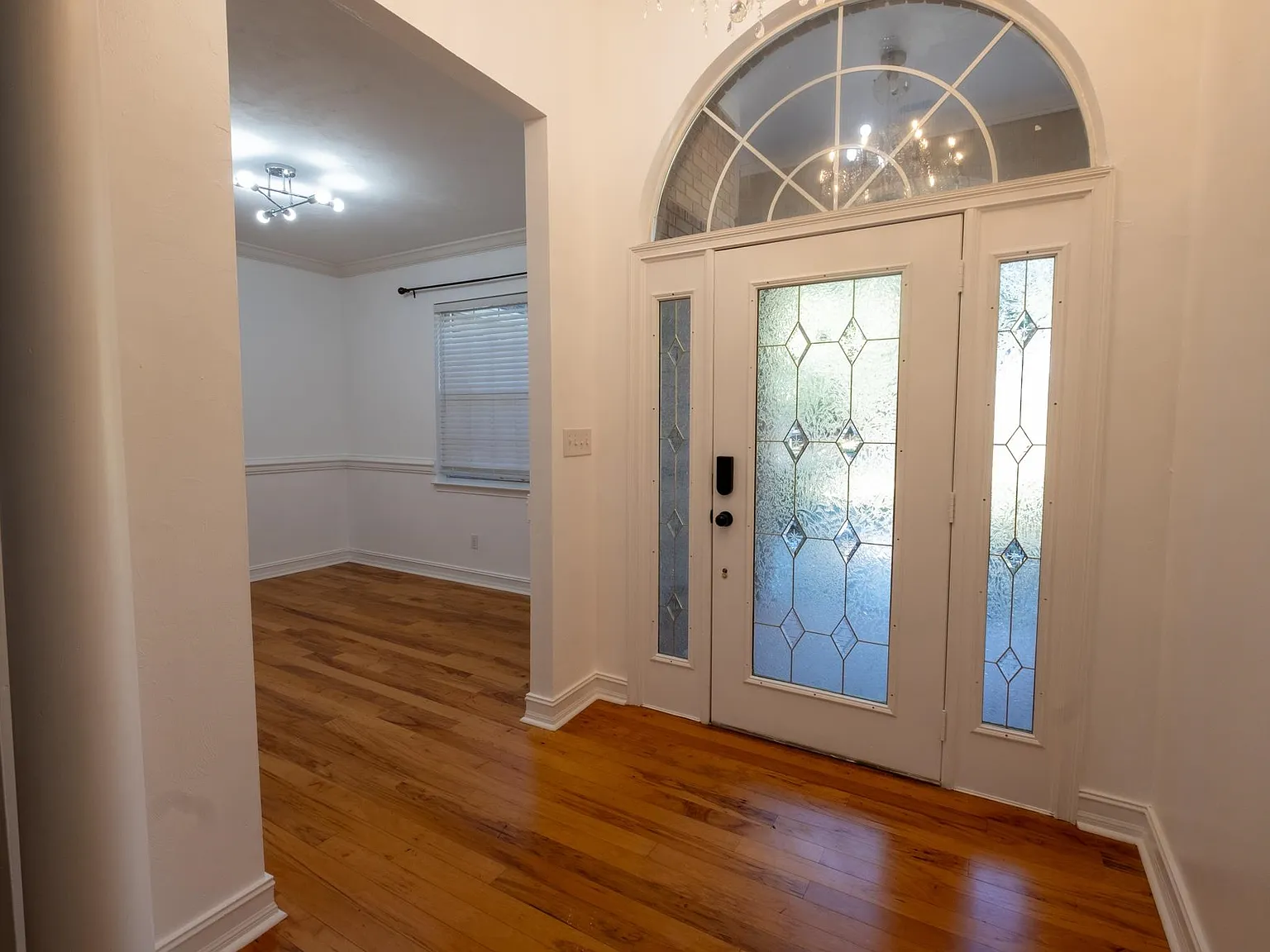 4 bed, 2.5 bath, 2639 sqft, $3,500 — Photo 3