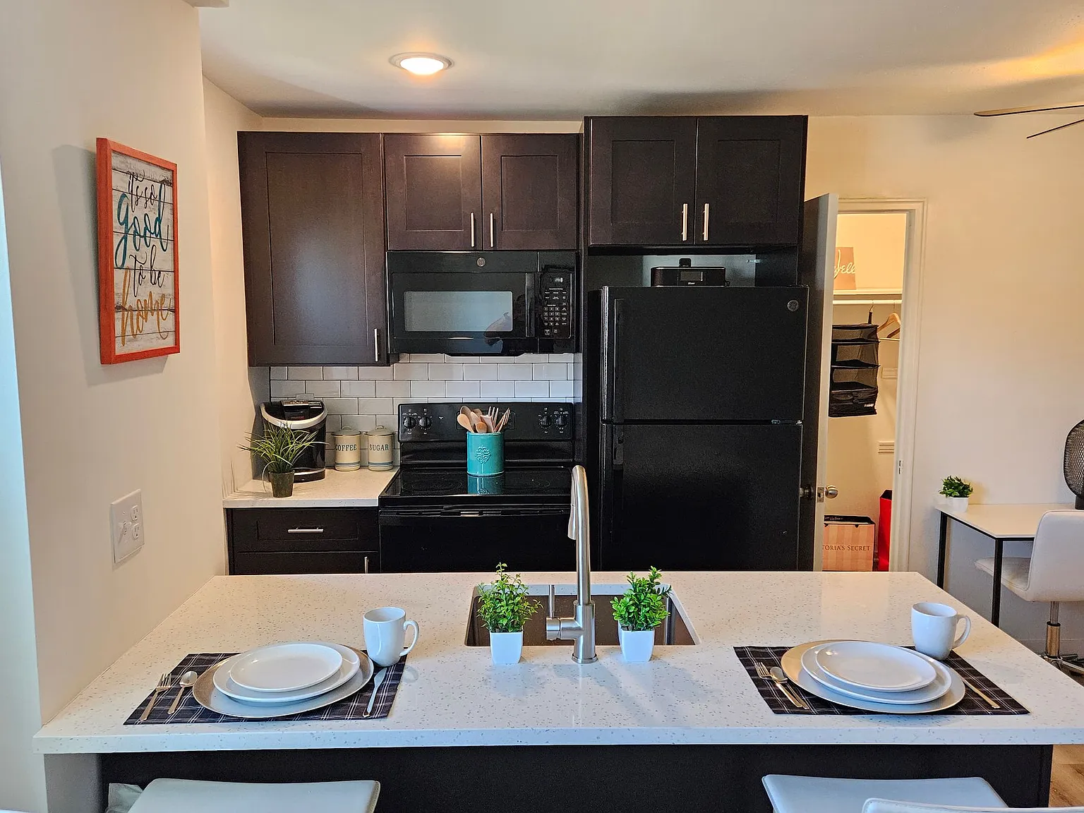 Hillside Apartments — Photo 1