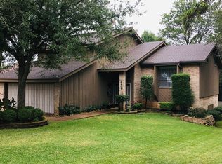 2401 Knobcrest Dr, Longview, TX 75604