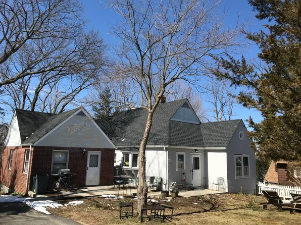 41 Bay Dr W, Huntington, NY 11743