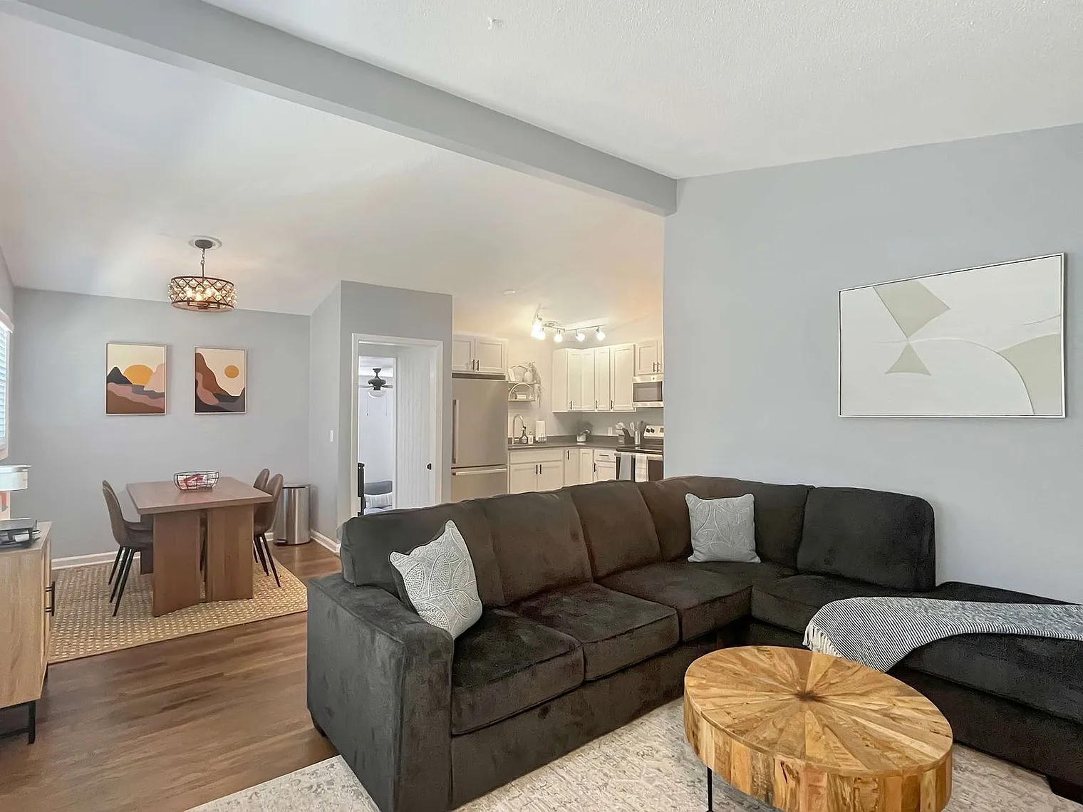3 bed, 1.0 bath, 1291 sqft, $2,873 — Photo 1