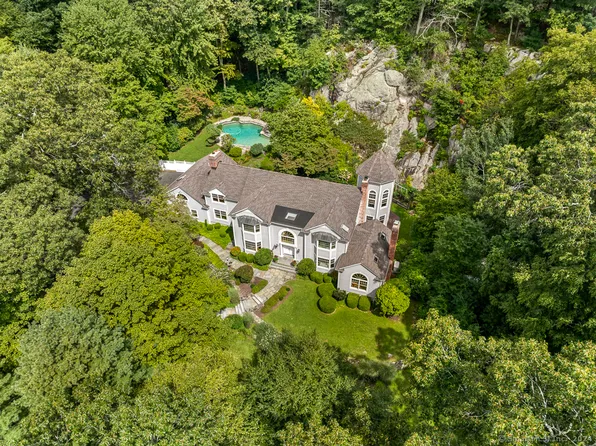168 Lost District Dr, New Canaan, CT 06840