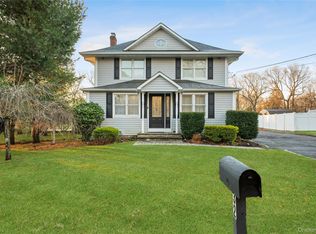 32 Greenport Ave, Medford, NY 11763