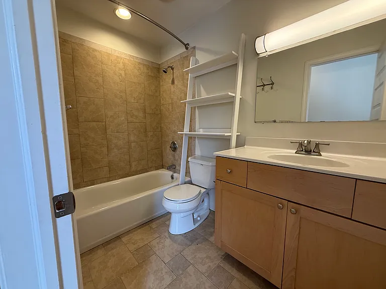 20 E Main St #6 — Photo 8