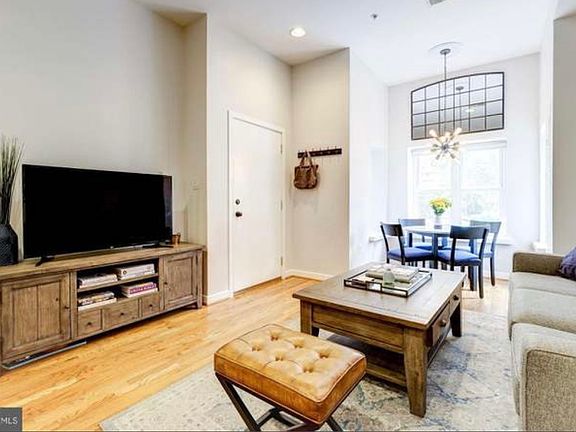 2nd image of 1322 W St NW APT 2