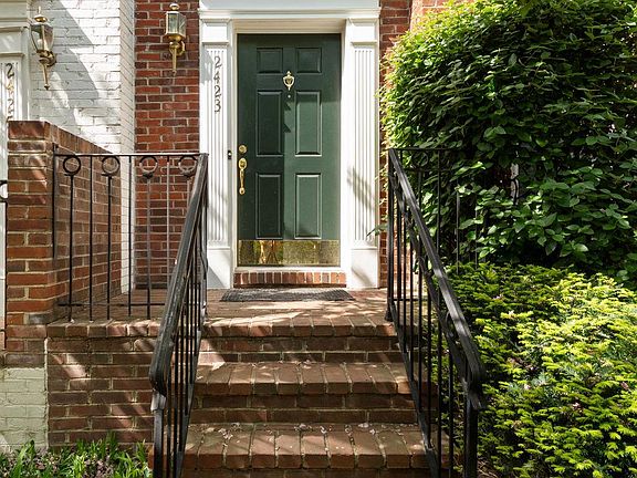 5th image of 2423 Fairfax Dr