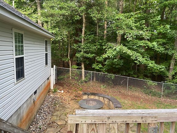 4th image of 118 Deer Cross Dr