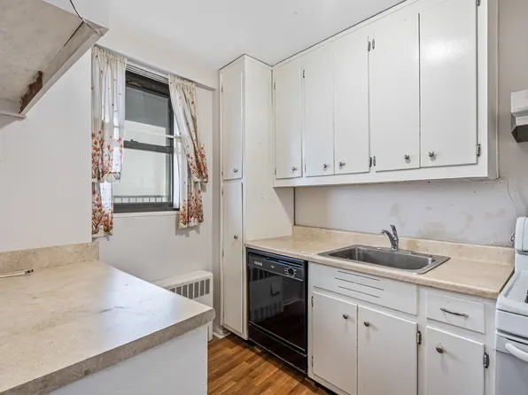 90-50 Union Turnpike image 14 of 23