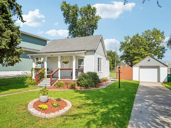 313 9th St, West Des Moines, IA 50265