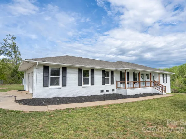 6599 McIntosh Rd, Denver, NC 28164