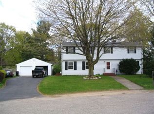 622 Westbury Ln, Kalamazoo, MI 49006