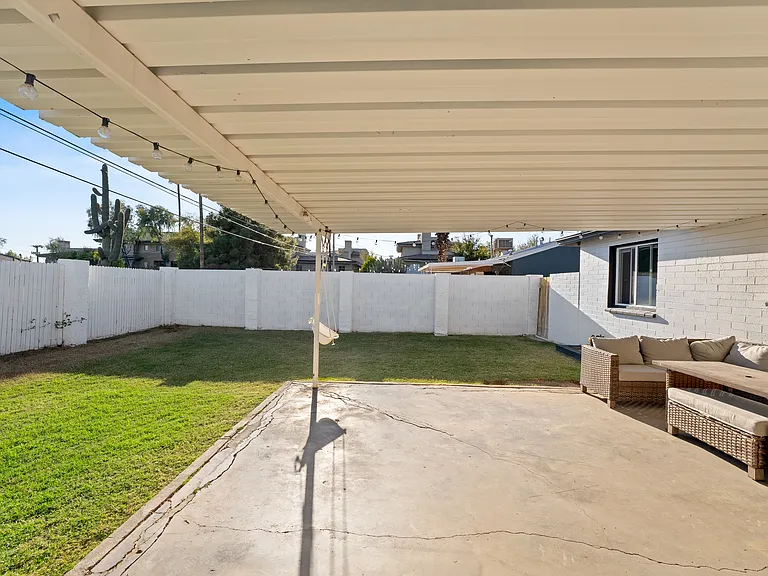901 E Rose Ln — Photo 20