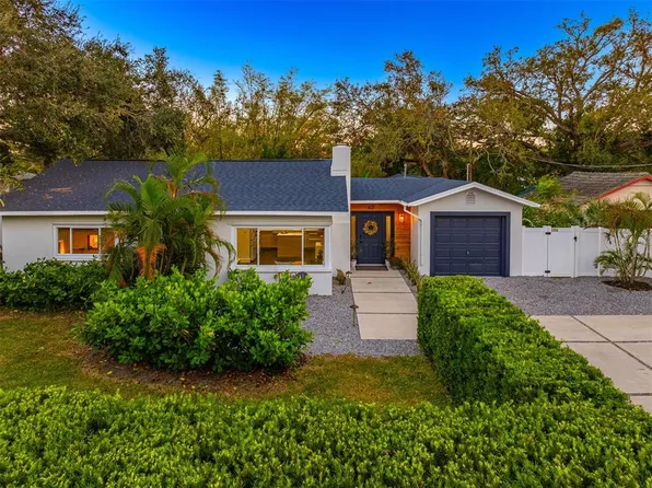 421 Woodlawn Ave, Belleair, FL 33756