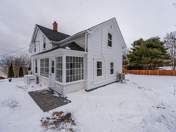 4th image of 1529 Pereau Rd