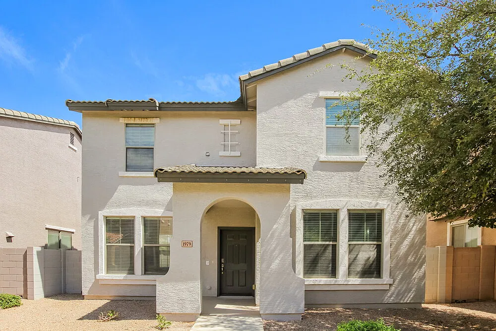 3 bed, 2.5 bath, 1480 sqft, $2,265 — Photo 1