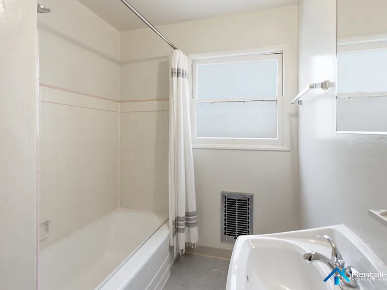 449 N Euclid Ave #C — Photo 9