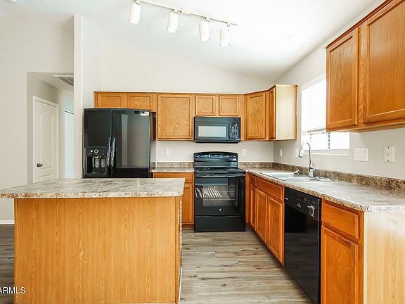 4th image of 11017 W WILSHIRE Drive