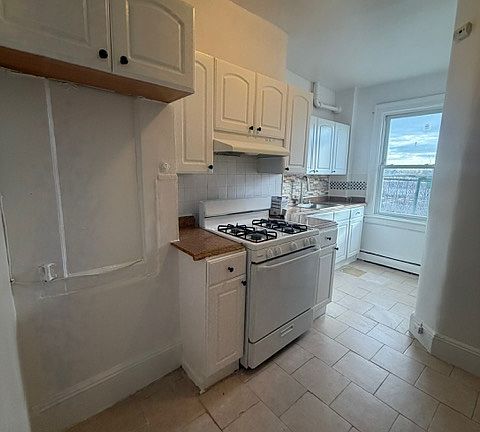 2nd image of 141 Griffith St Floor 3