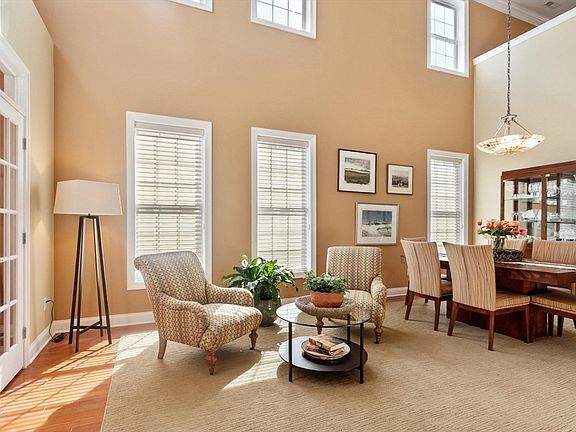 5th image of 25 Avebury Ln #22