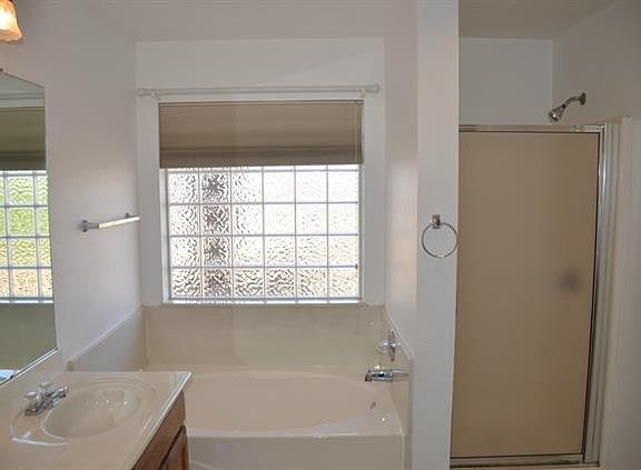 5th image of 216 Roberts Dr