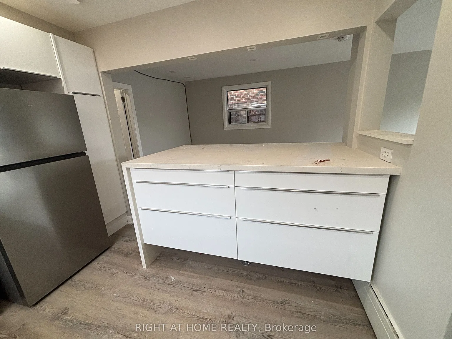 513 Oakwood Ave — Photo 3